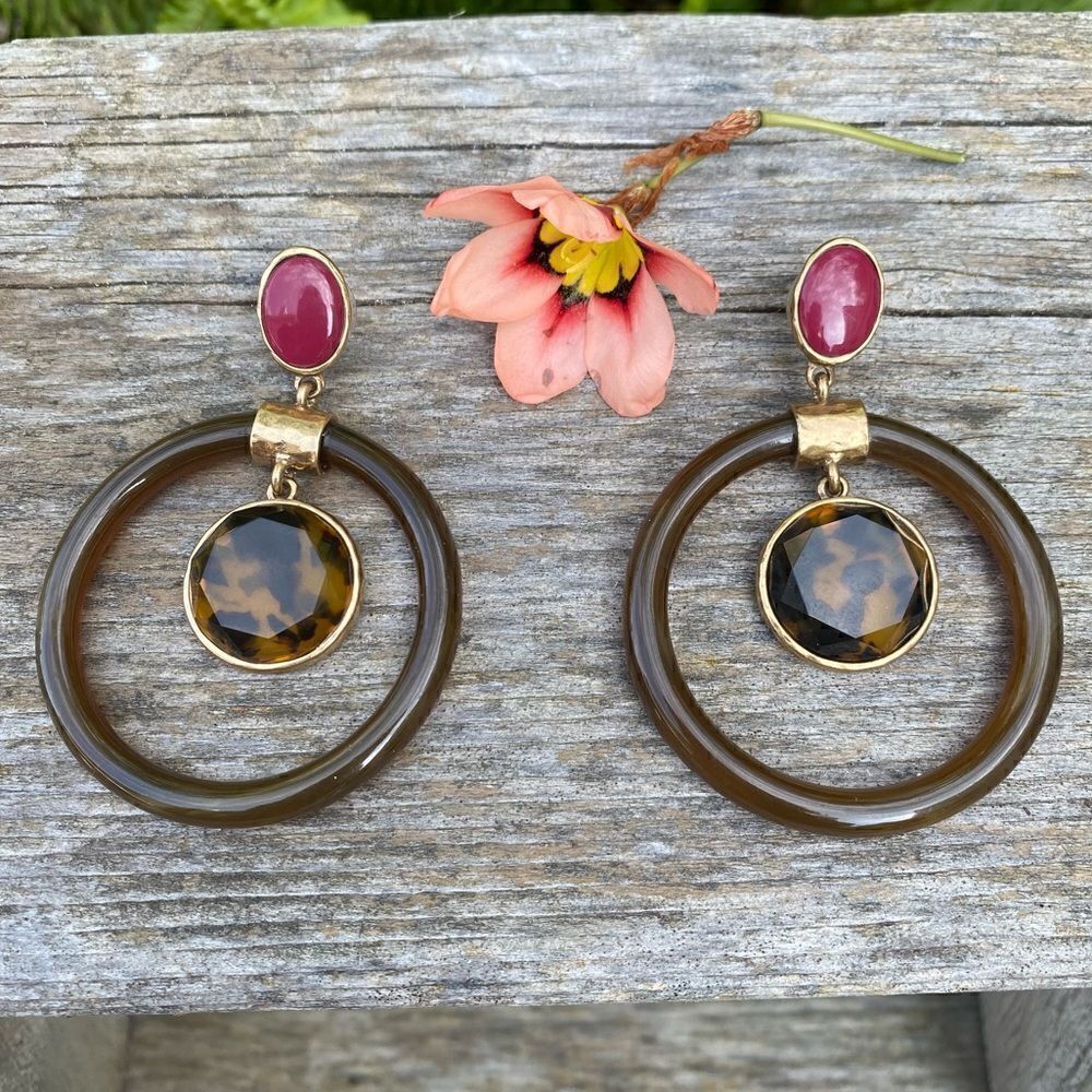 Chico's Tortoise Circle Hoop Earrings with Magenta Circle Posts. EUC!